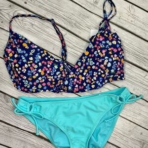 Vera Bradley Reversible bikini top, stripes, floral cottage core look size XL